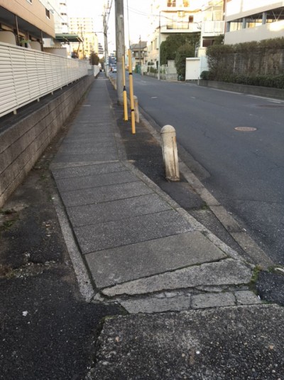 田尻3丁目11地先歩道の草刈り2