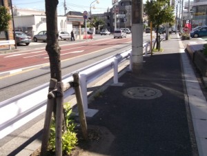 産業道路沿いのガードレール